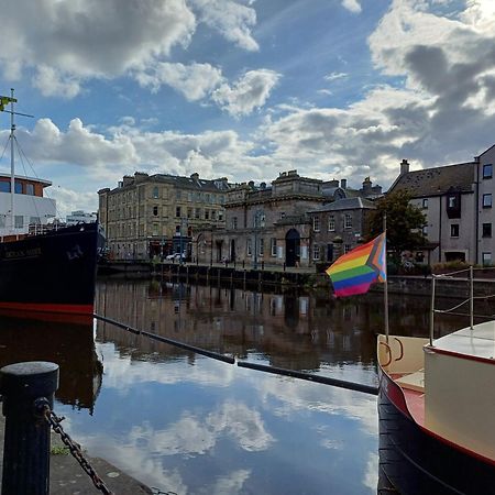 Lovely Ground Floor Apartment In Great Location At The Shore, Edinburgh Bagian luar foto