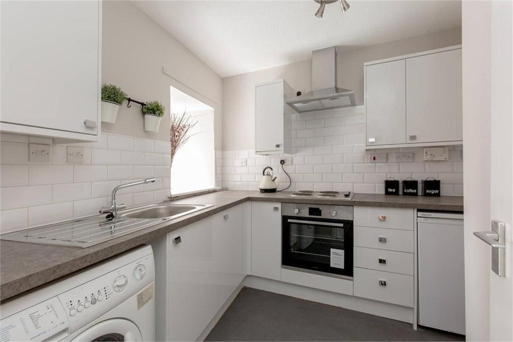 Lovely Ground Floor Apartment In Great Location At The Shore, Edinburgh Bagian luar foto