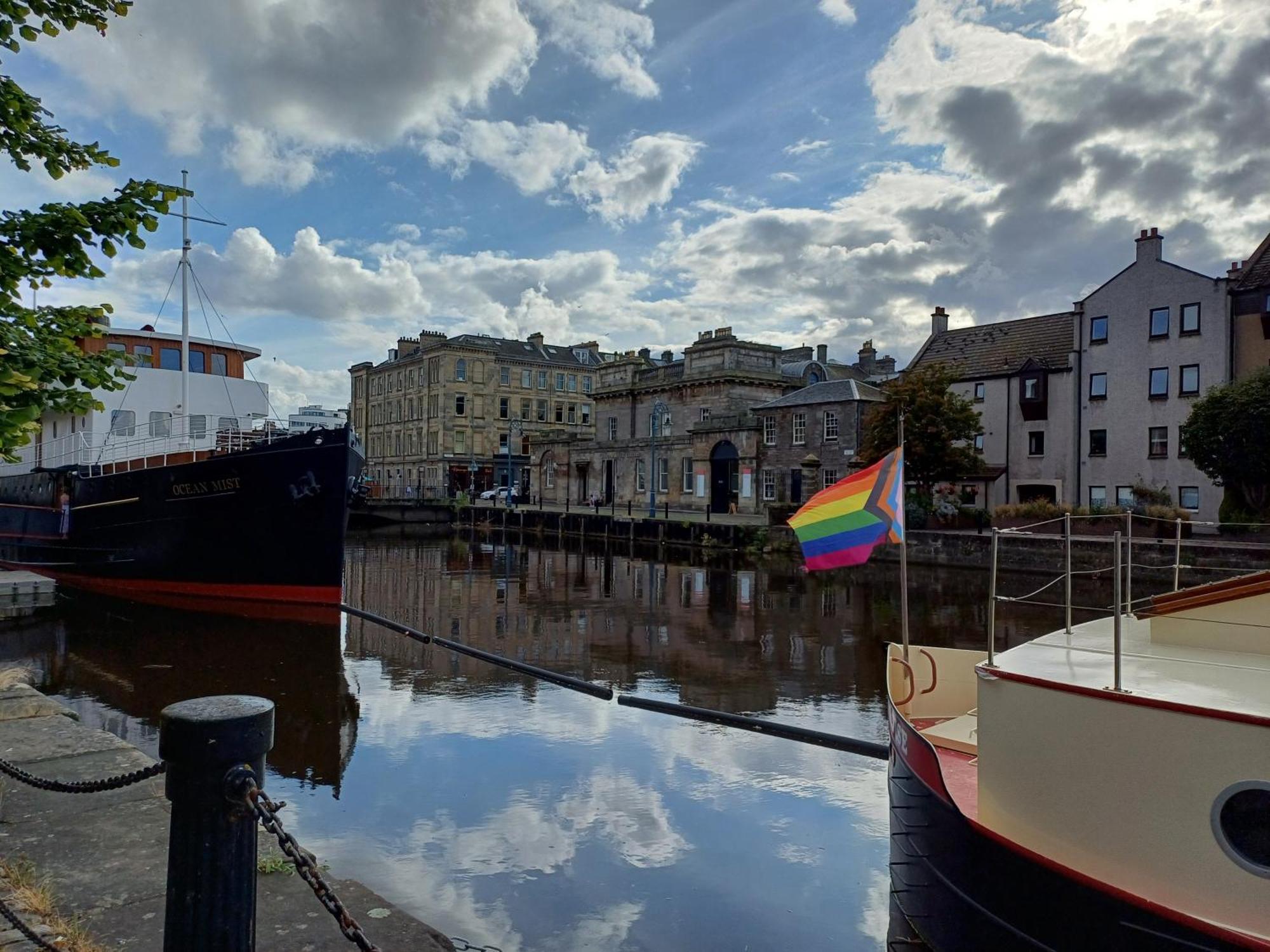 Lovely Ground Floor Apartment In Great Location At The Shore, Edinburgh Bagian luar foto