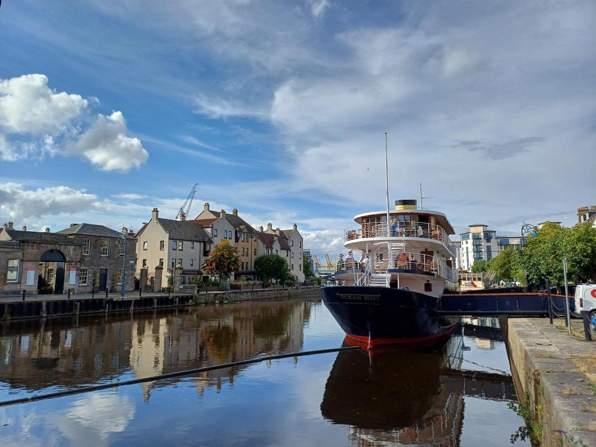 Lovely Ground Floor Apartment In Great Location At The Shore, Edinburgh Bagian luar foto